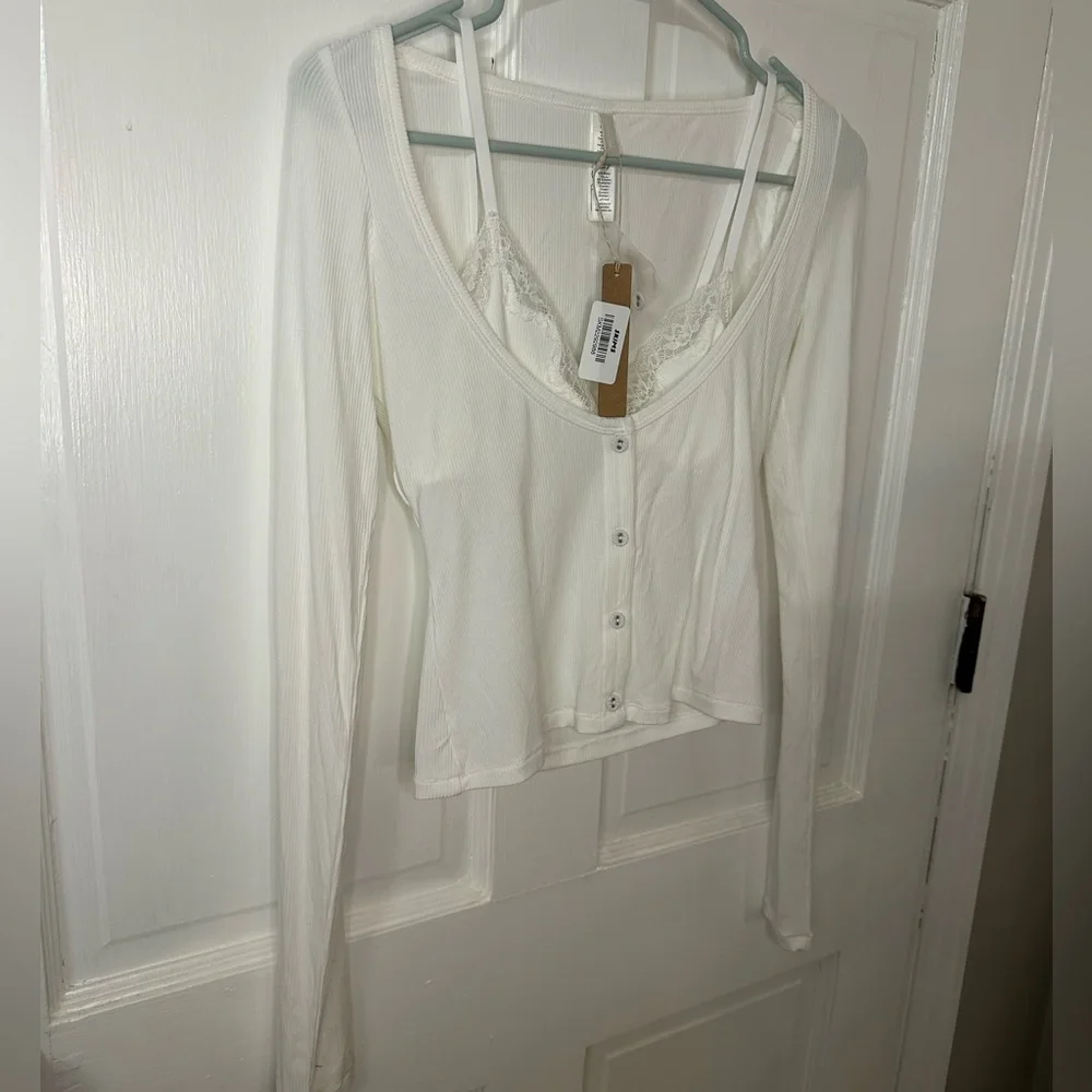 NWOT SKIMS Soft Lounge Lace Long Sleeve Button Up in Marble - Picture 6 of 9